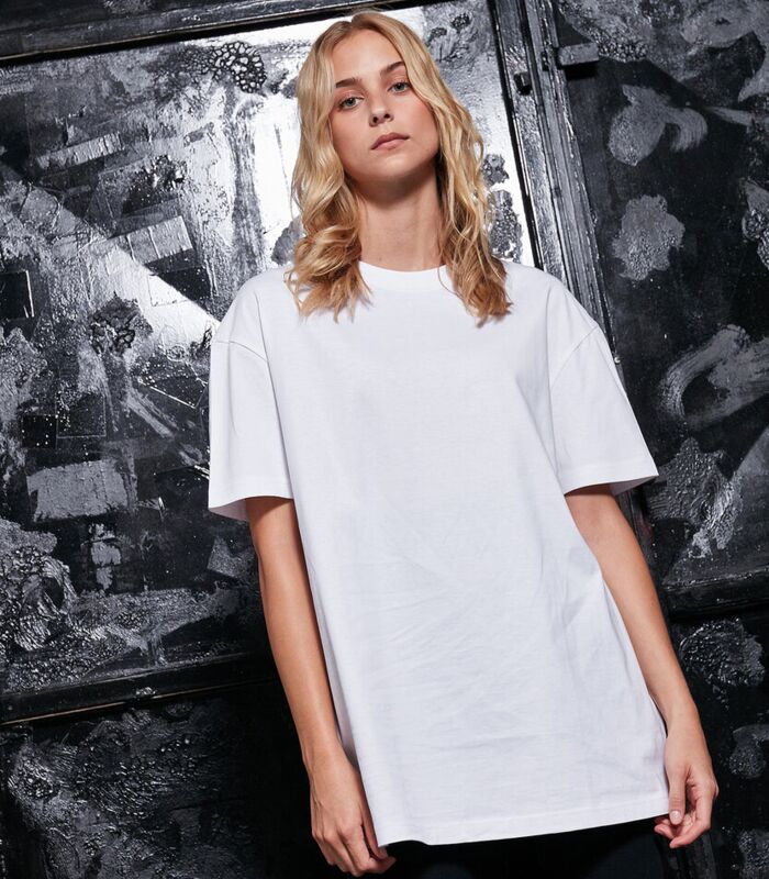 Women's oversized boyfriend tee Thumbnail